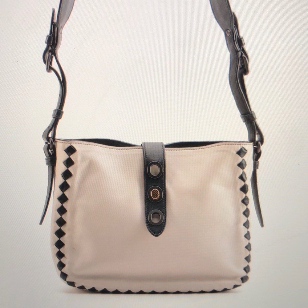 #0382 Bottega Veneta Shoulder Tote in Bi-color Leather w/Intrecciato Detailing